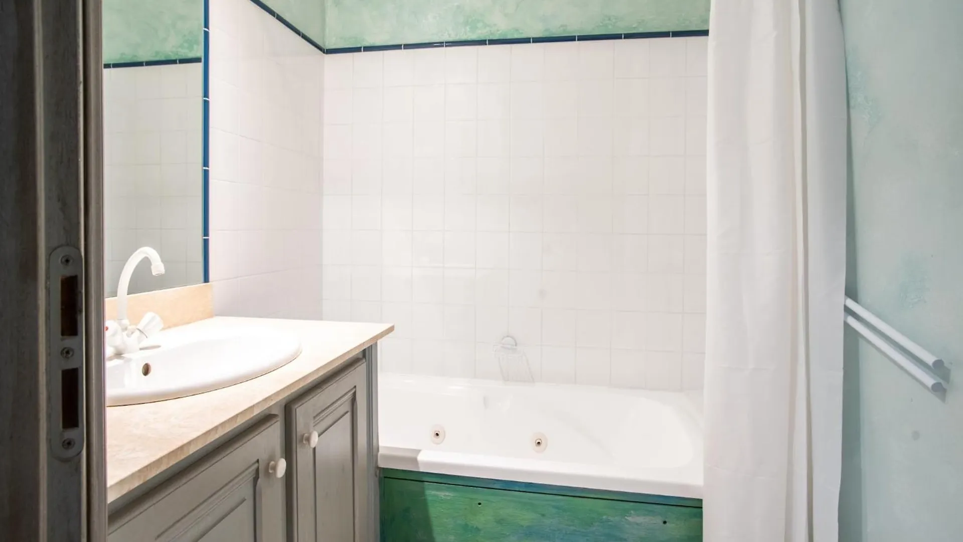 Cozy Apartment With Swimming Pool, Cleaning Included Montbrun-les-Bains