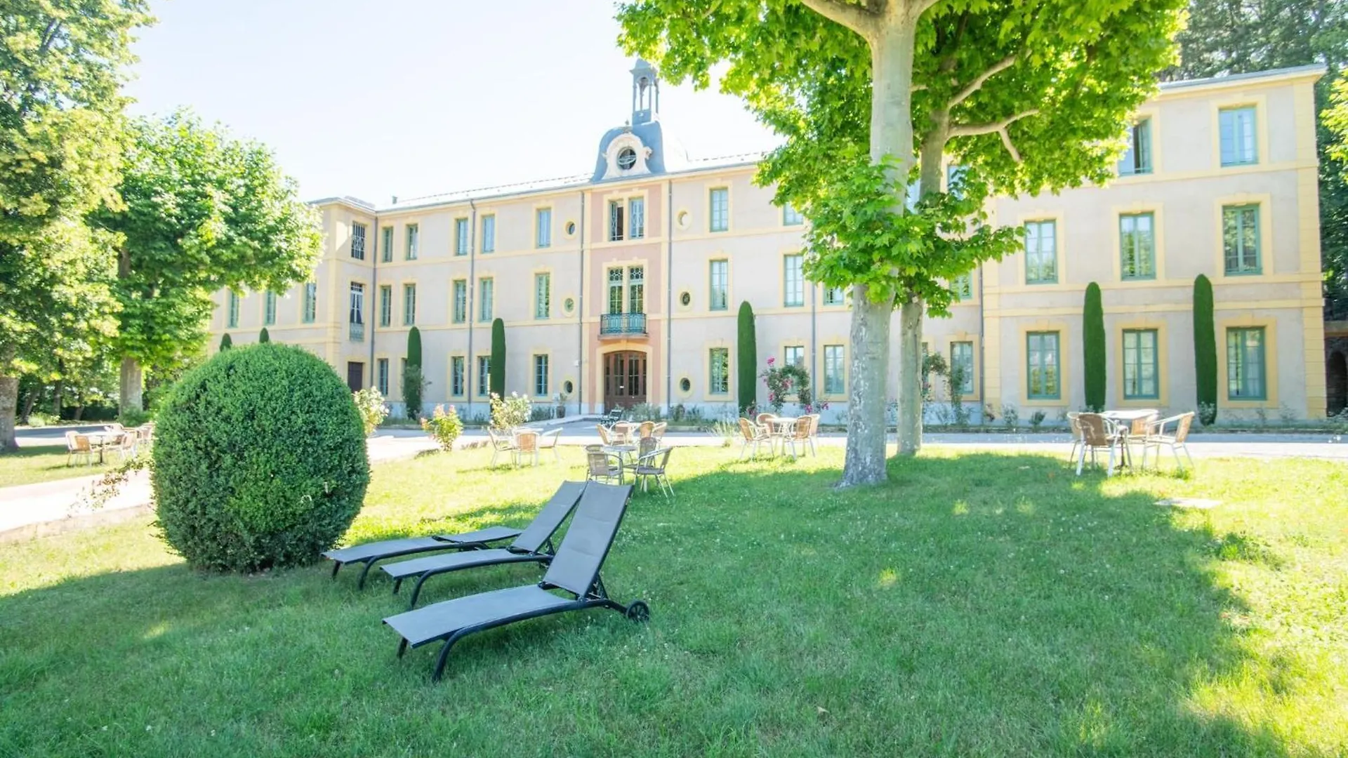 Cozy Apartment With Swimming Pool, Cleaning Included Montbrun-les-Bains 0*,  Frankreich